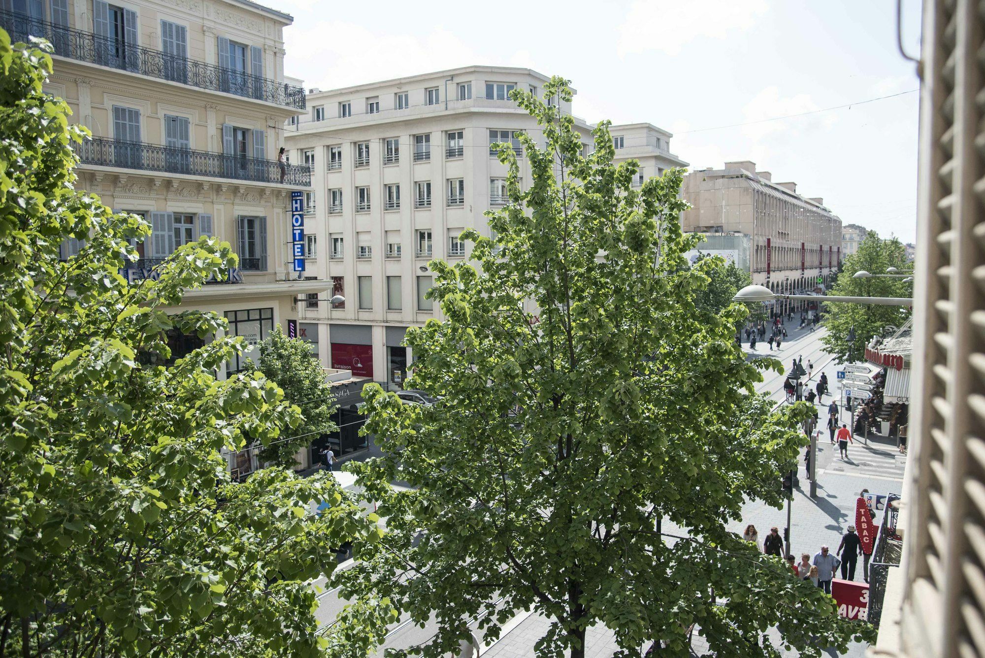 Yellow Nizza